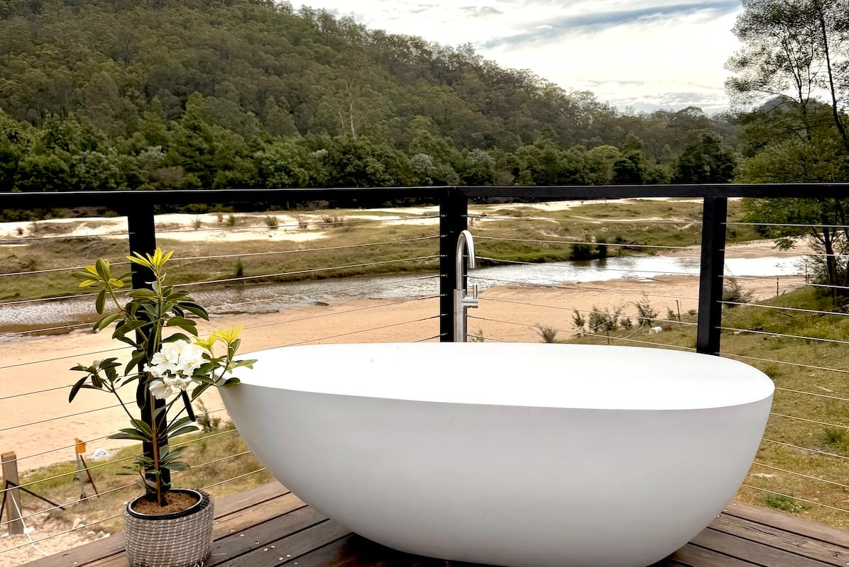 Ashwood AFrame outdoor bathtub