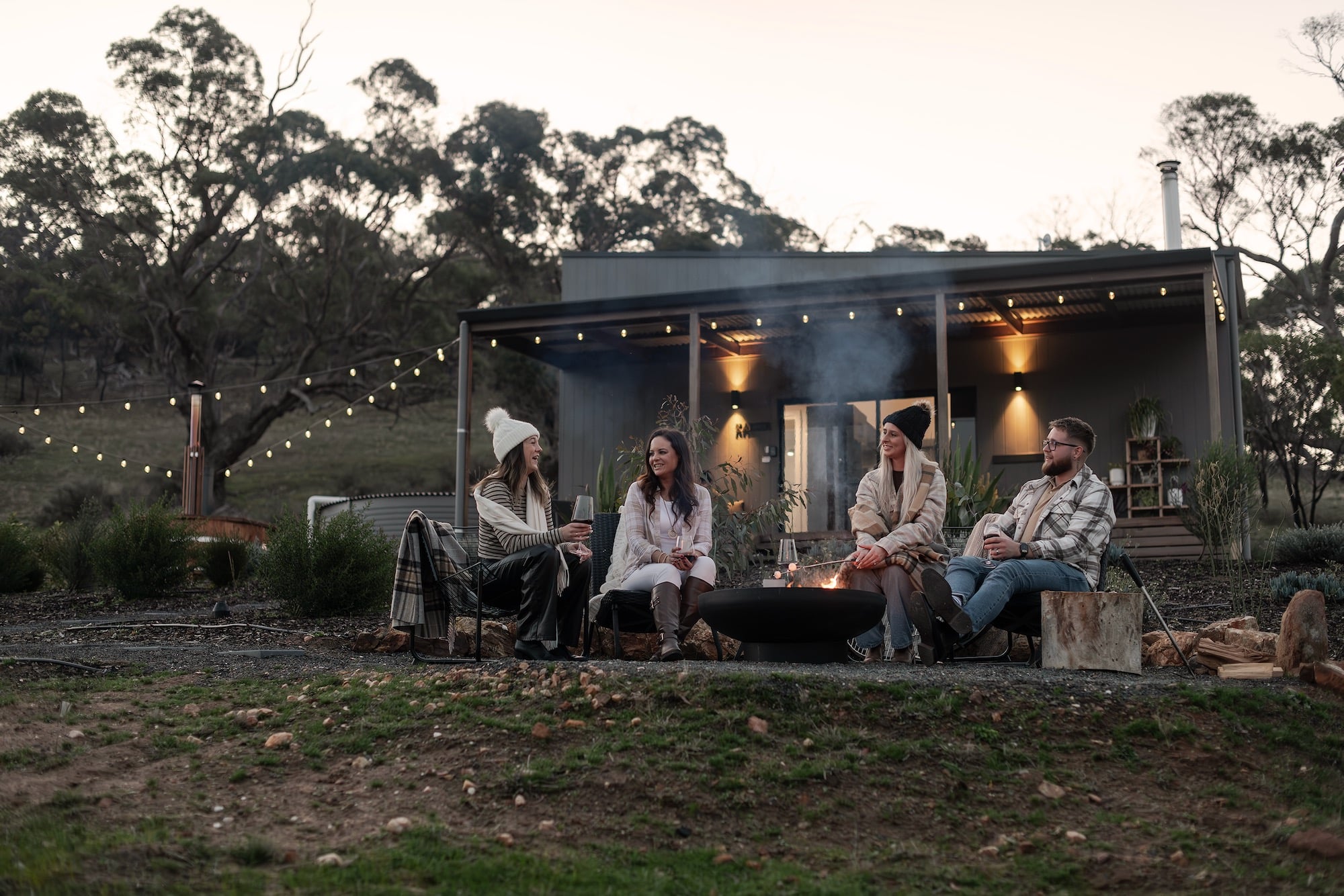 Outdoor fire pit